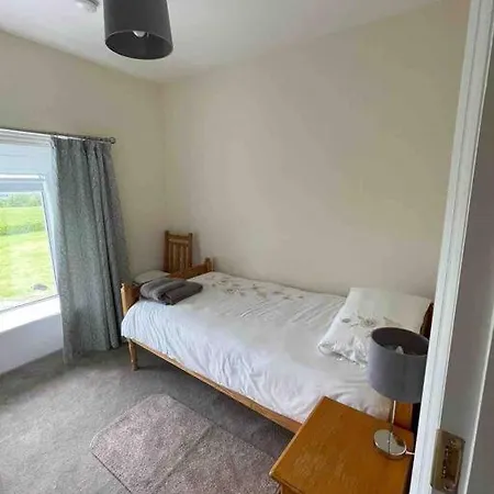 Beautiful An Hour's Drive From Four Irish Cities Holiday home *