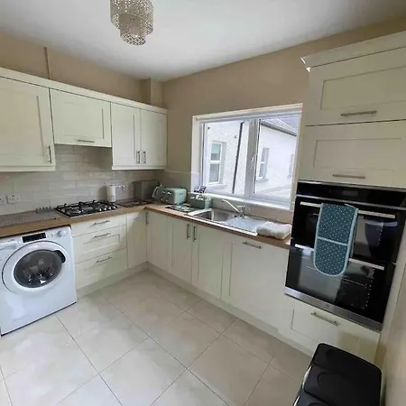 Beautiful An Hour's Drive From Four Irish Cities Holiday home