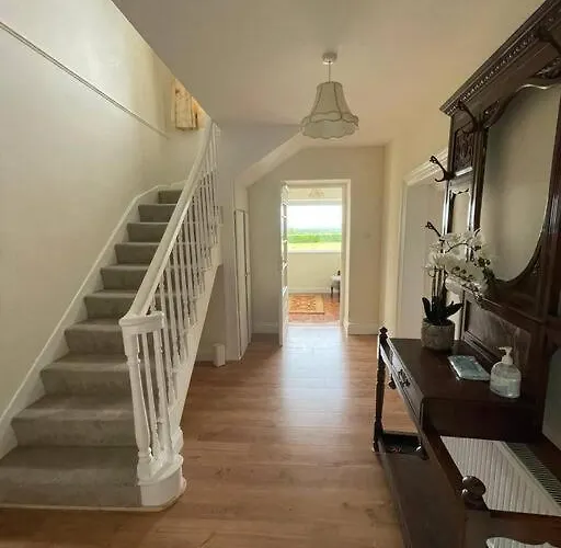 Beautiful An Hour's Drive From Four Irish Cities * Clonmel