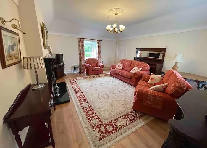 Beautiful An Hour's Drive From Four Irish Cities 克朗梅尔