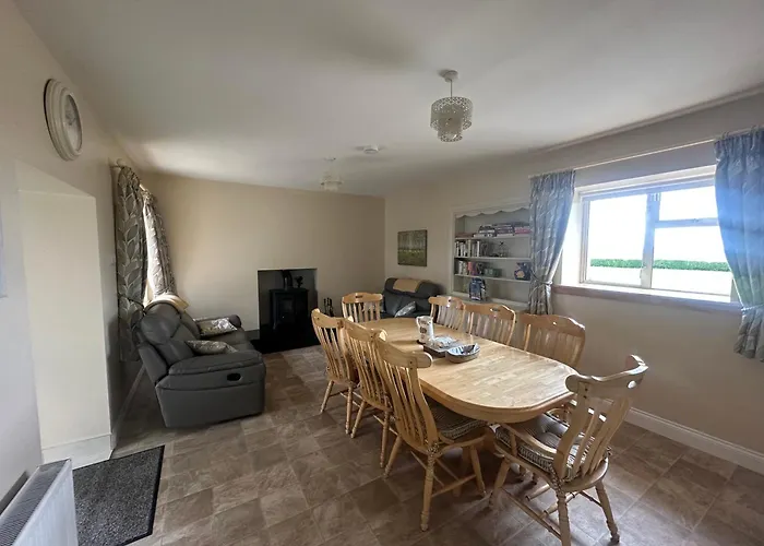 Beautiful An Hour's Drive From Four Irish Cities 克朗梅尔